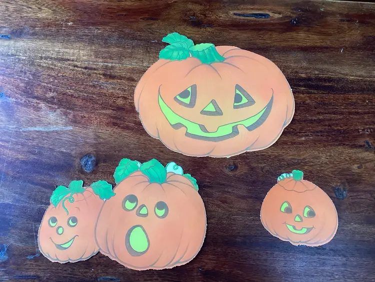 #01 - Vintage Flocked Die Cut Pumpkins, USA, 1970s, 4-5.5 And 8 in Tall