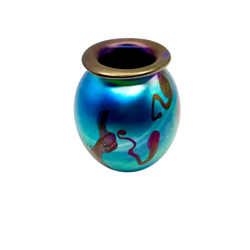Robert Eickholt Signed Iridescent Art Glass Vase. Signed Eickholt 1991.