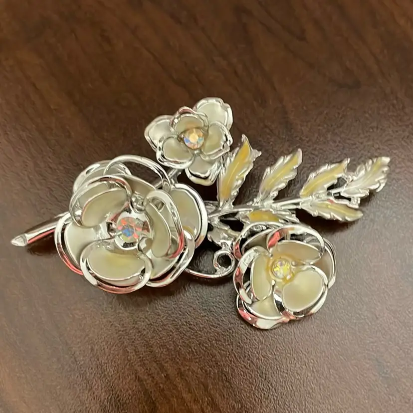 #567 Silver Flowers And Leaves Unmarked