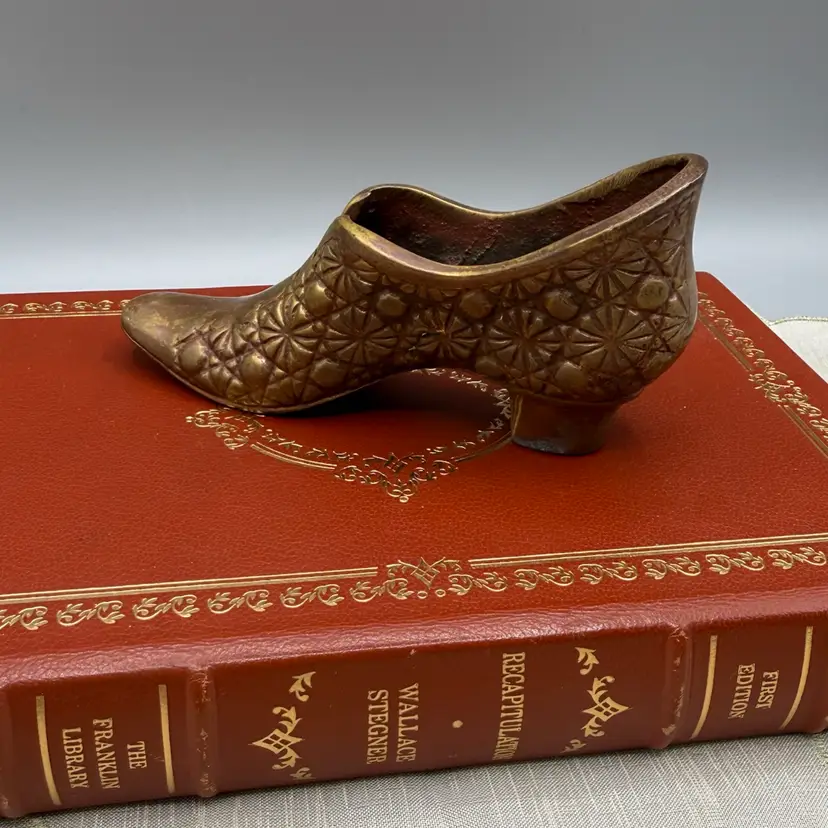 Vintage Victorian Brass Shoe Figurine – Daisy and Button Pattern 5”x3”