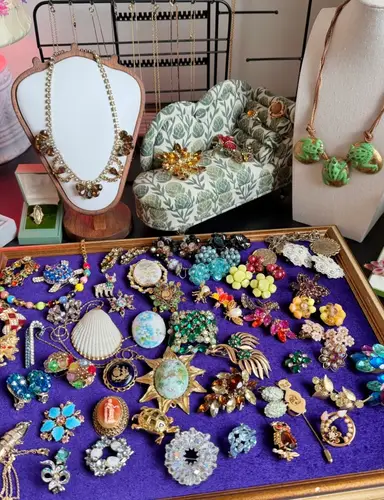 Vintage Jewelry! ❤️