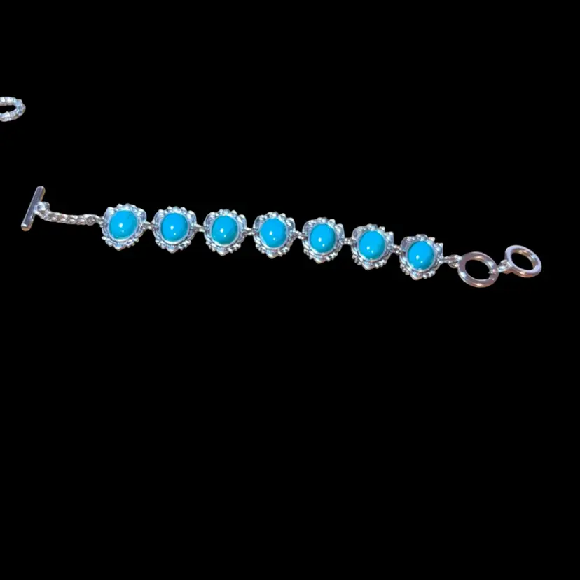 7 Inch Silvertone Bracelet With Synthetic Turquoise Beads