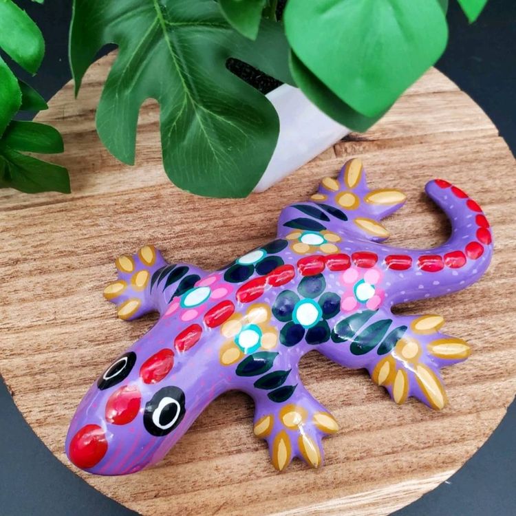 Hand Painted Mexican Folk Art Pottery Lizard Salamander Wall or Shelf Figure