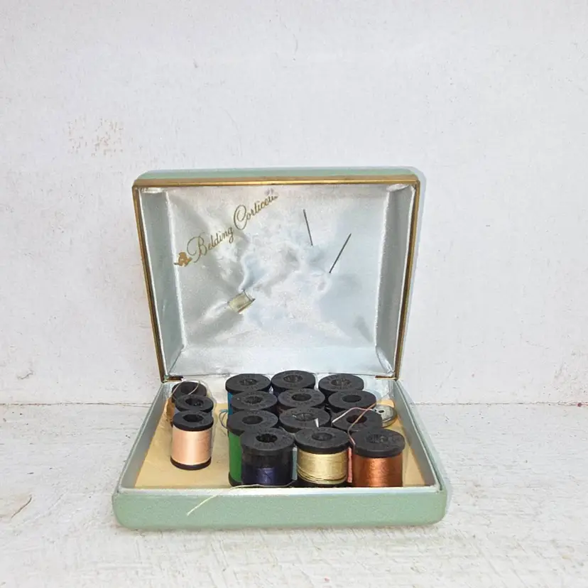 Vintage Belding Corticelli Hinged Sewing Kit 🪡🧵
