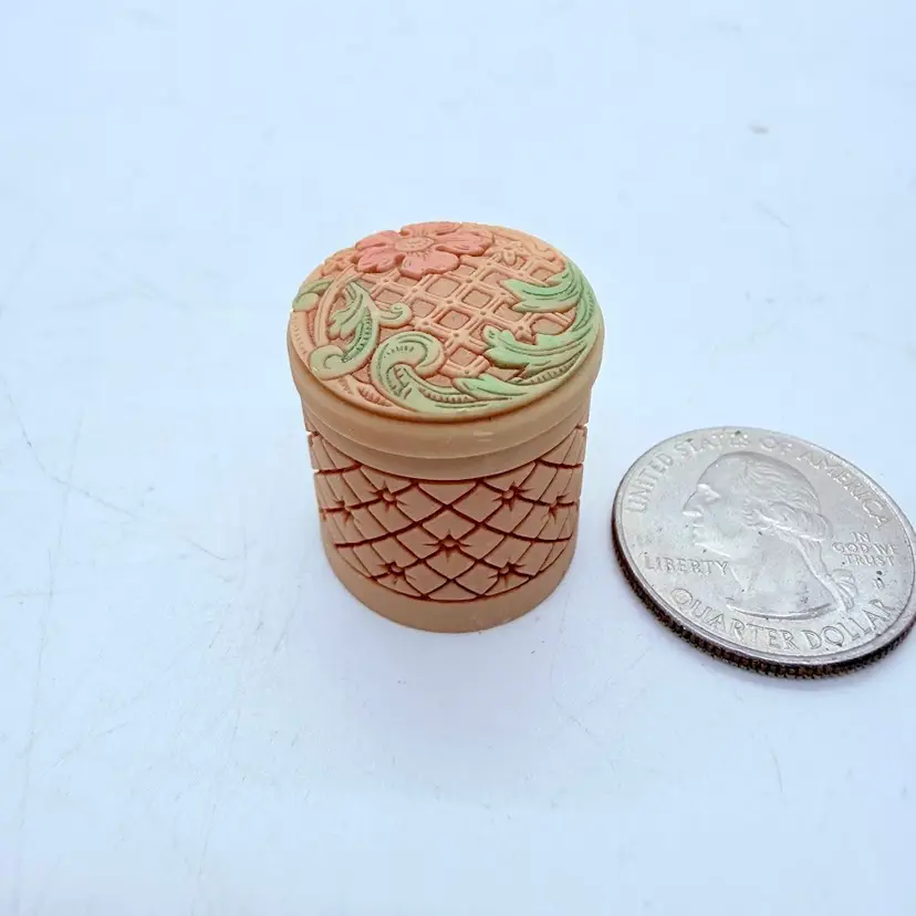 Vintage Miniature Small Pill/ Trinket Box with Lid Vanity Floral Lattice 1"
