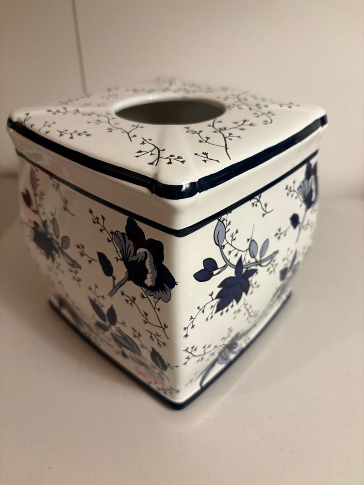 Waverly Porcelain Tissue Box Cover Holder Blue and White Chinoiserie