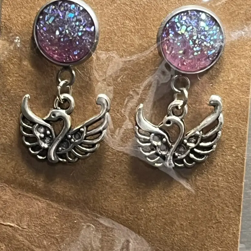 Droozy Earrings With Swan Charm
