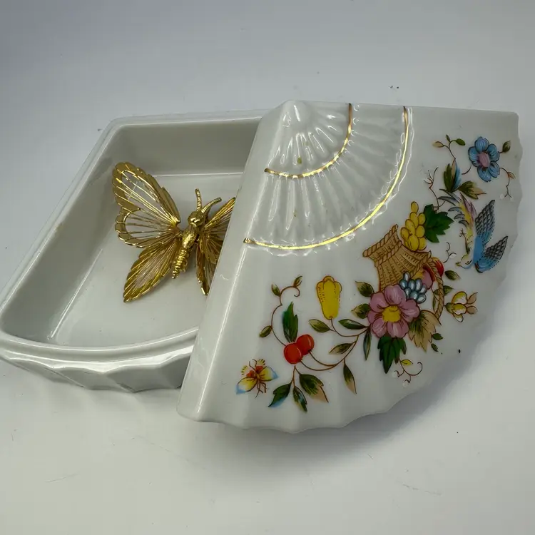 Vintage Mann Japan Porcelain Trinket Box With Monet Butterfly Brooch 🦋