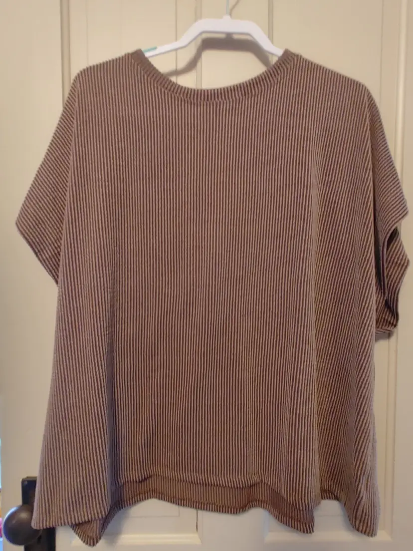 Top- Brand: Blumin. Size Large. NWOT. Brown oversized ribbed top. Material- 76% polyester, 22% rayon, 3% spandex.  No callouts.