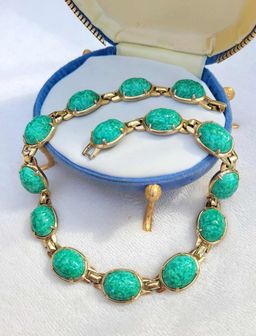 Vintage Peking Glass Faux Jade Egyptian Revival Scarab Gold Tone Choker Necklace