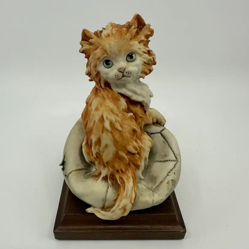 Vintage 1984 Authentic Giuseppe Armani Cat Sculptured Figurine-Florence Italy