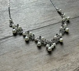 Vintage Faux Pearls Clear Rhinestone with Leaf Shapes Adjustable Necklace 19 inch