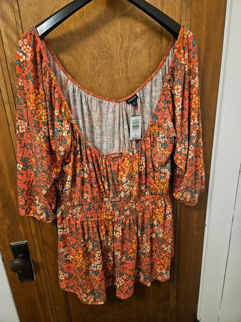 NWT Torrid 4 Orange with White Floral design Top