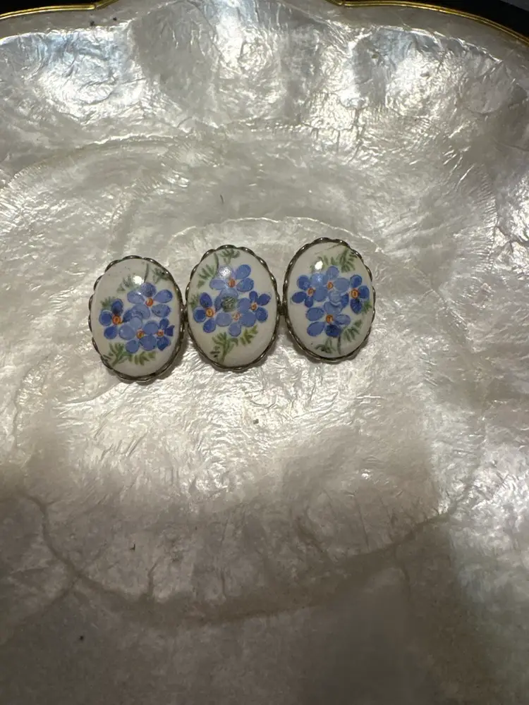 Vintage 3stone Hand Painted Flowers on Enamel Oval Brooch