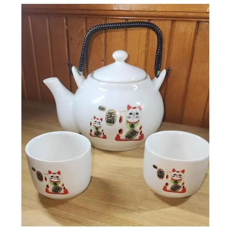 VINTAGE TAIPEI MANEKI NEKO TEAPOT AND 2 MUGS