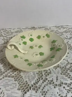 Made In Japan Hand painted Daisy Trinket Diah With Handle.