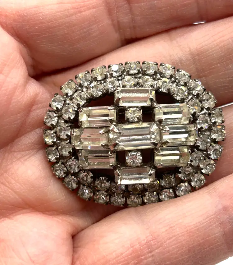 Vintage Rhinestone Silvertone Brooch Domed Emerald Cut And Rounds