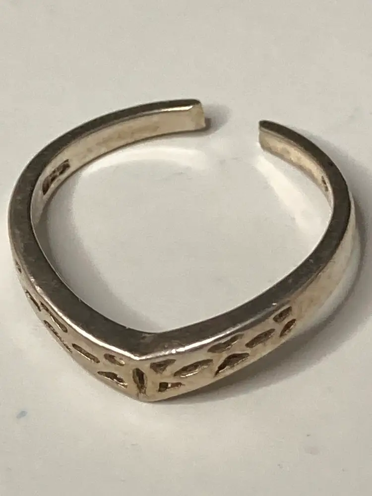 Vintage Sterling Silver Ring With An Open Band! Size 5! Stamped and Acid Tested!