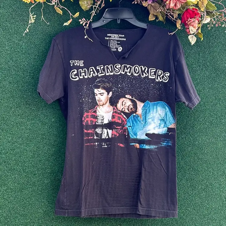 Vintage Chainsmokers 2017 Memories Do Not Open Tour T-Shirts Medium 
