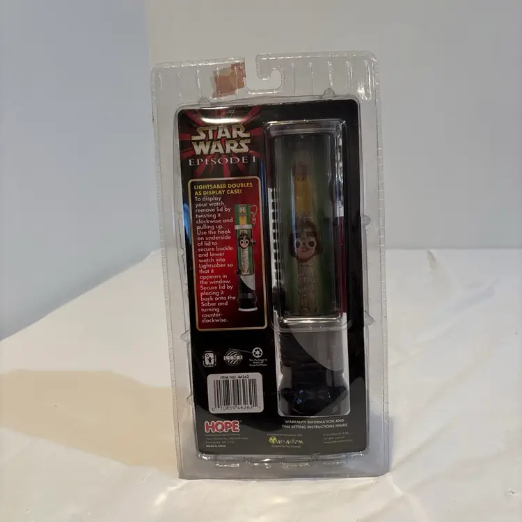 Star Wars: Episode 1 Anakin Skywalker Collector Watch & Qui-Gon Lightsaber