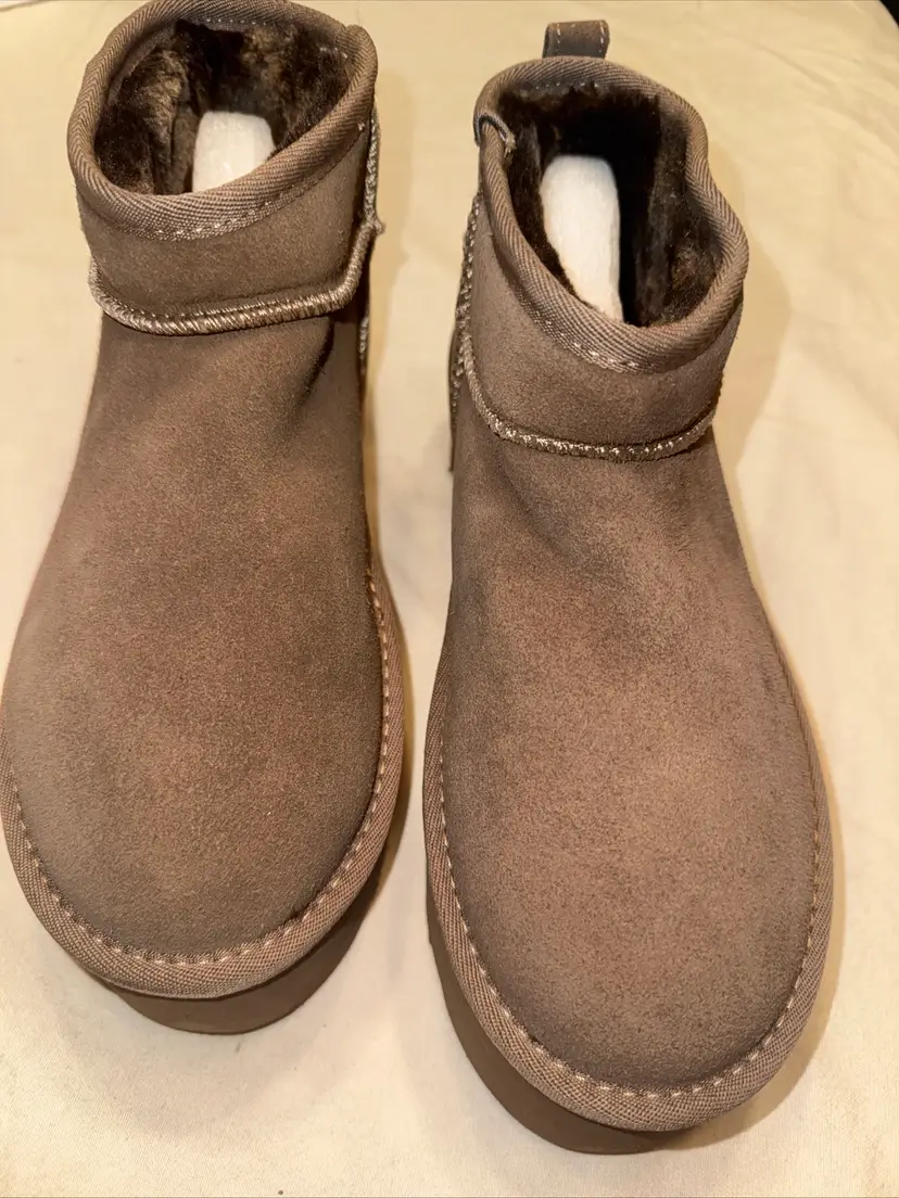 Woman’s Cushionaire size 8.5M new