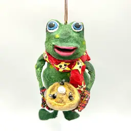 1e. Made by Me Frog Bringing Shoofly Pie to the Party