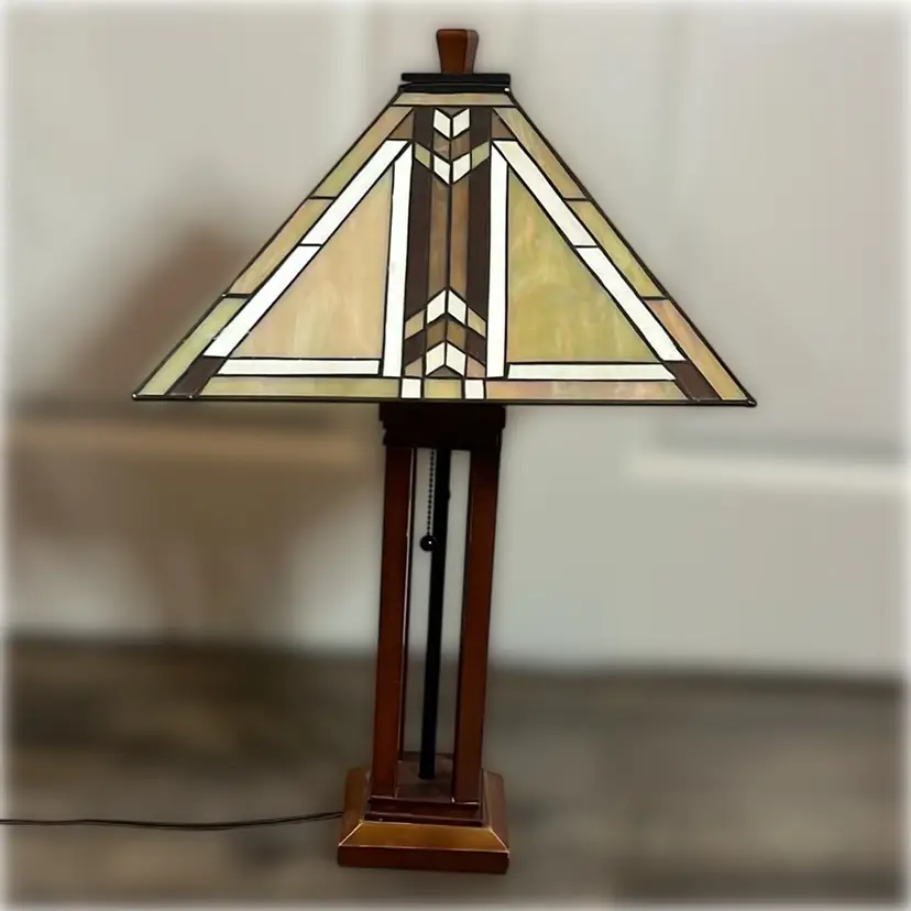 Stained Glass Mission Style Oak Table Lamp-works