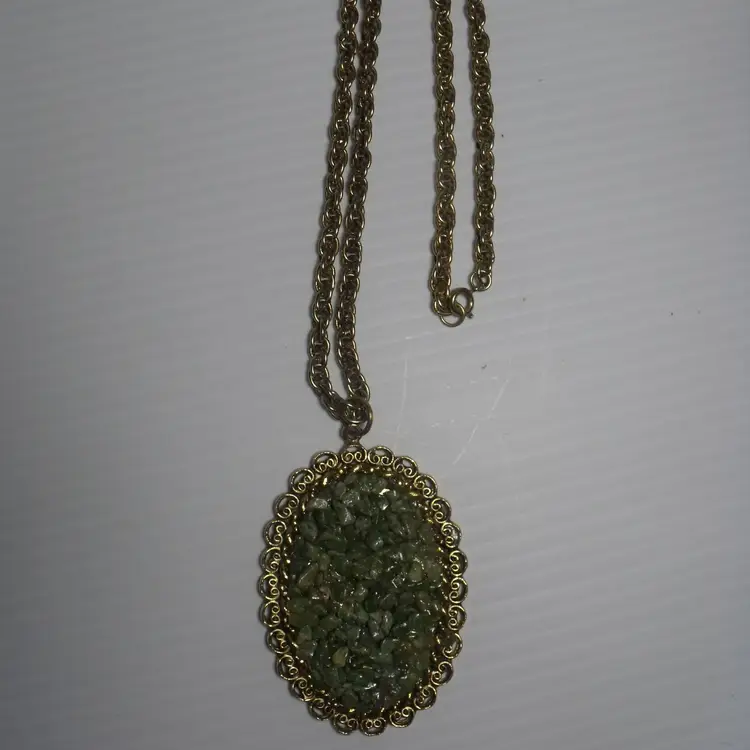 Vintage 1970'S Gold Tone Filigree Jade Chunks Large Pendent Necklace