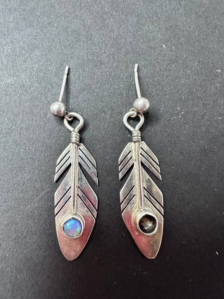 VTG Sterling Silver Native American Hallmark Feather Earring Signed L Read As Is
