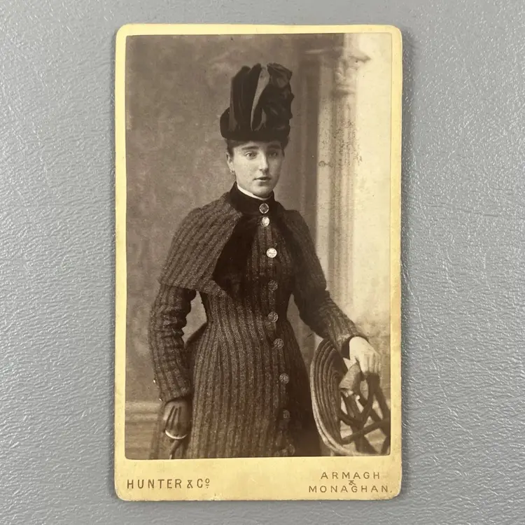 Antique Photo Cabinet Card Elegant Woman Lady In Hat Dress Coat Gloves Hunter & Co 2.5x4"
