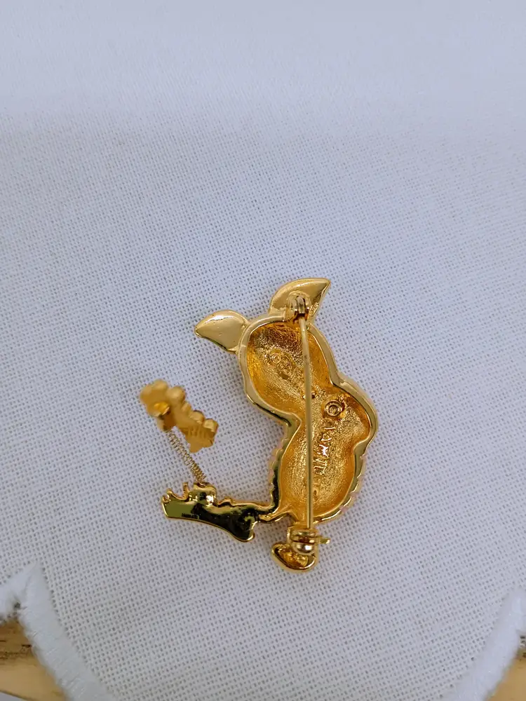 Vintage Disney Winnie the Pooh and Friends A.A. Milne Piglet Gold Tone Pin Brooch Wiggle Flowers