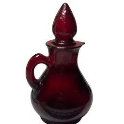 Vintage Avon Ruby Red Strawberry Bath Foam Bottle With A Strawberry Stopper.
No damage
Measures 
5.5” Tall & 3.5” Wide