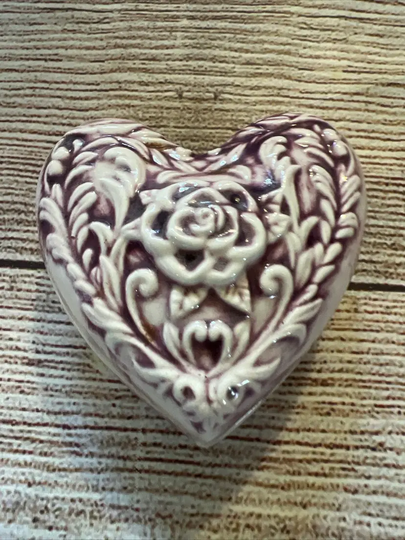 Vintage 1975 Ceramic Heart Trinket Box Purple White Hobbyist 3x3β