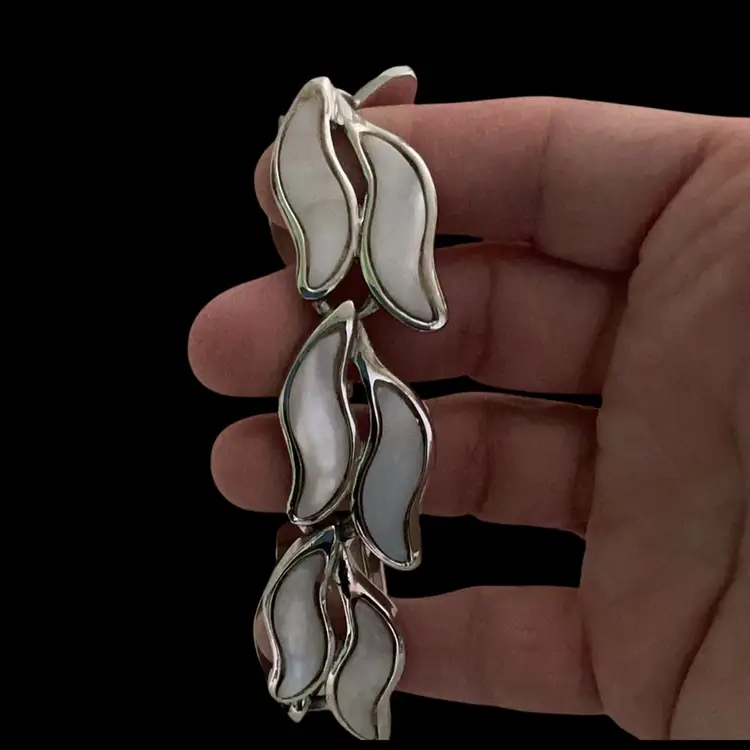 Beautiful Vintage Silvertone Bergere Mother of Pearl Link Bracelet. Signed Bergere.