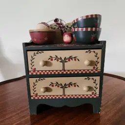 Miniature Chest Of Drawers With 3 Small Bowls
