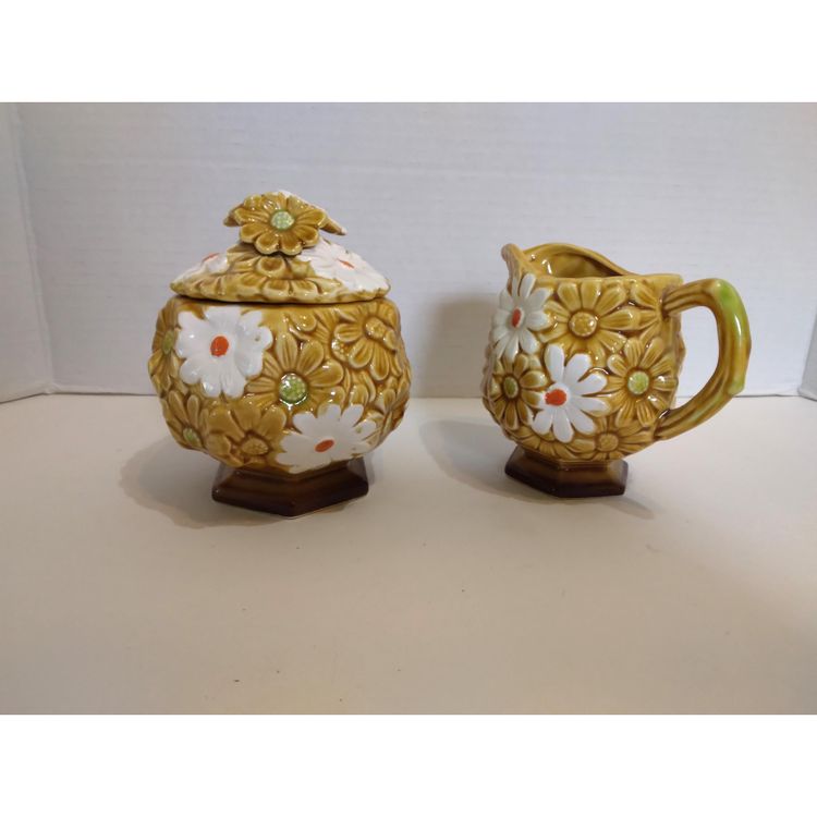 Vintage Fred Robberts Company White Daisies Ceramic Sugar and Creamer Set Retro.
