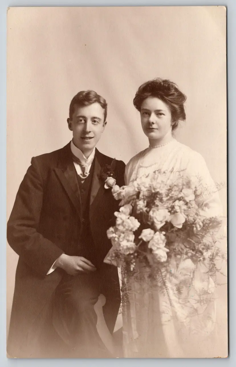 Postcard RPPC Bridge and Groom Real Photo Wedding Couple Man and Woman Bouquet - 9285