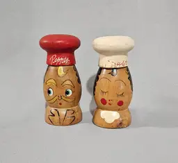 Ucagco Wooden Anthropomorphic Chef Salt And Pepper Shakers