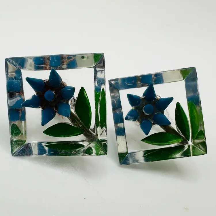 Vintage Lucite Flower Screw Back Earrings