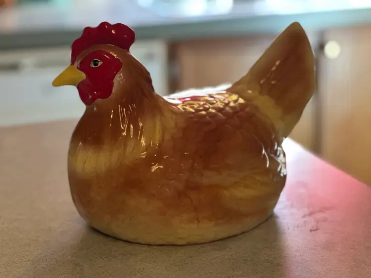 Ceramic hen figurine by PAPCO USA 
Large 12 Inches. Vintage