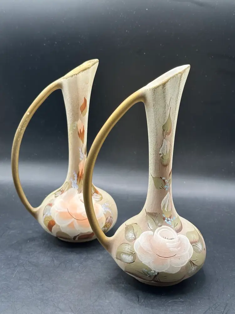 2-MCM San Gabriel California Vee Jackson Curve Handle Vase | Floral Design with Gold Accents