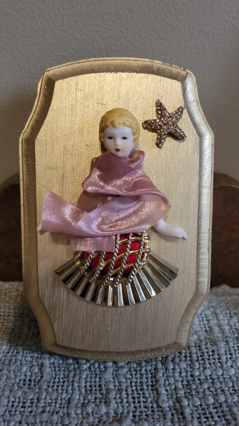 Made By me jewlery art on wooden plaque  5.5x3.5in