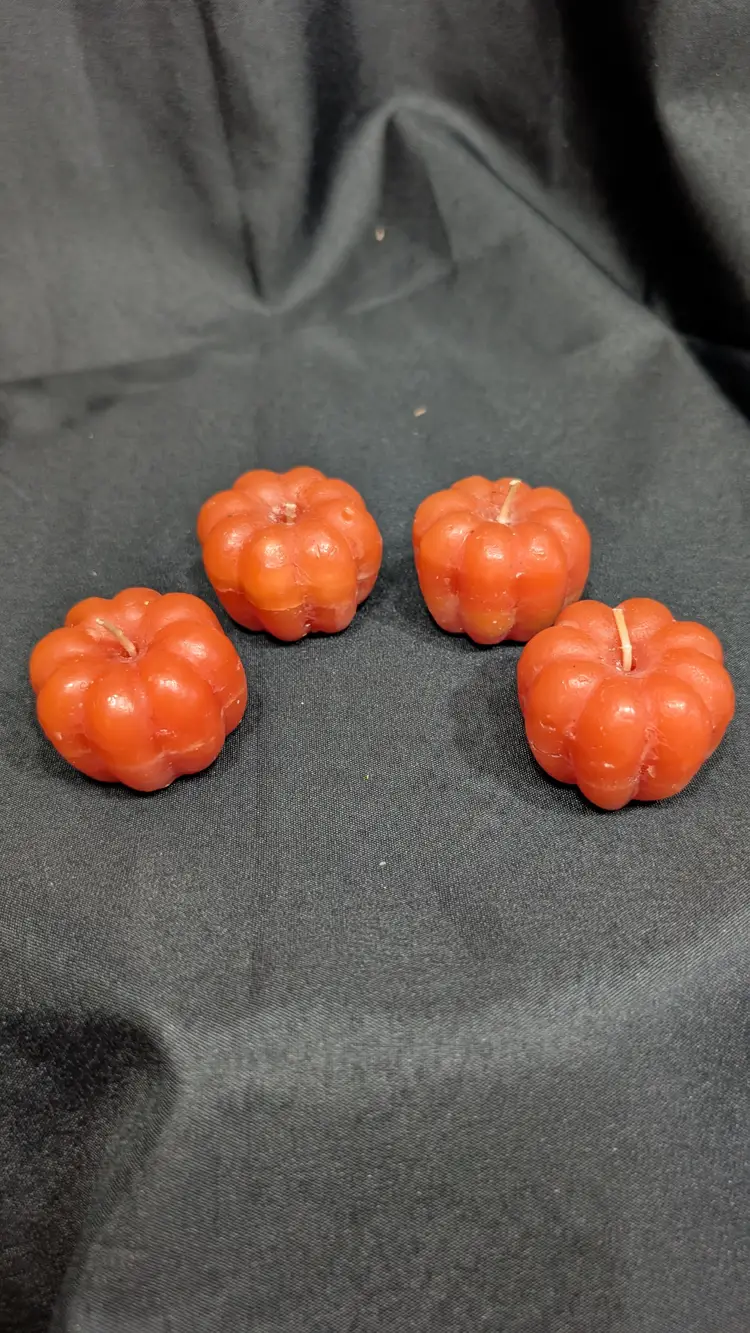 Lot of 4 Pumpkin candles sented