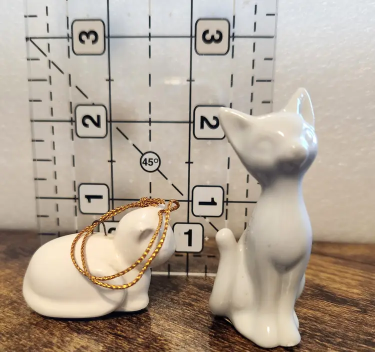 2 Small White Porcelain Cat Figurine Made In Japan Midwest Vintage
