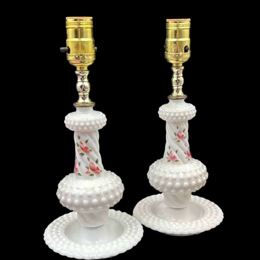 Fenton Vintage Milk Glass HobNail Lamp Twisted Base Table Lamp Tested And working