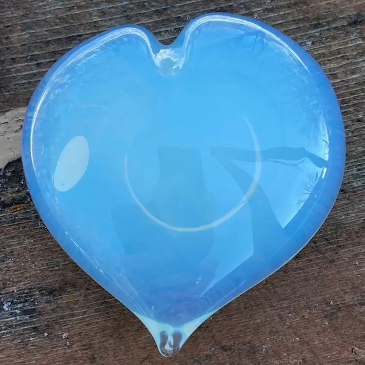 Silvestri Opalescent Glass Heart Paperweight. Made In Taiwan. Original Tag. 3.5”