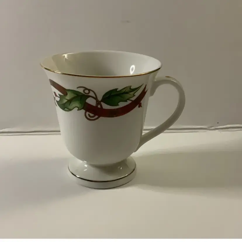 Holly Holiday Teacup / Mug Pedestal