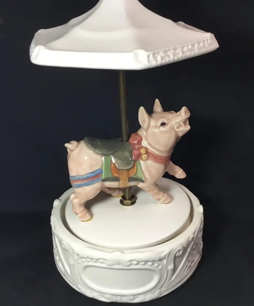 Vintage carousel pig ceramic music box, Quon Quon, Japan, 1980 plays slowly