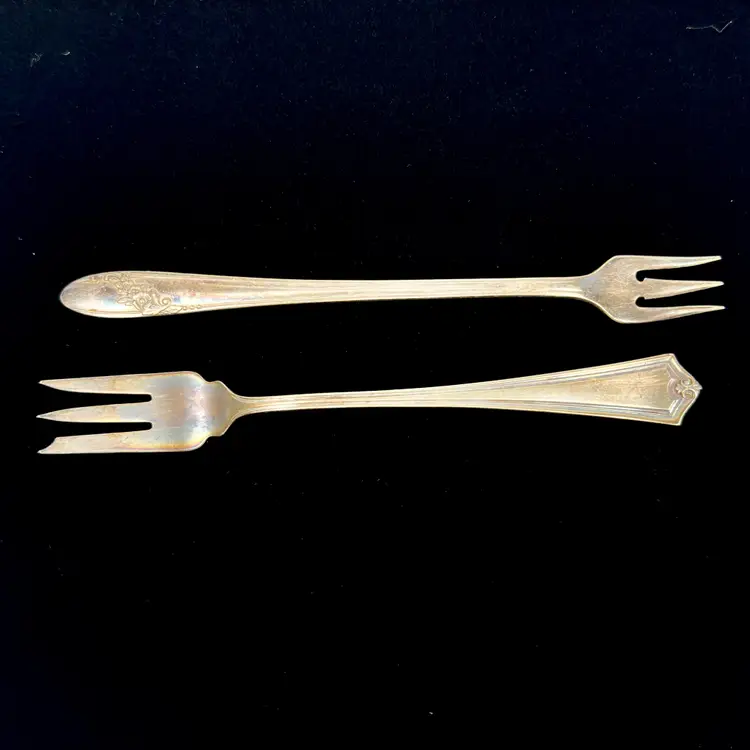 Vintage 1946 Tudor Plate Oneida Cocktail Forks Queen Bess II Pattern Silverplate