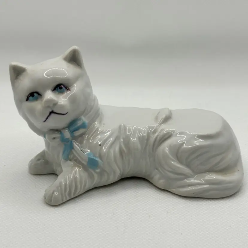 Vintage Cat Kitten Laying Down, Salt & Pepper Shakers Missing, Unbranded, Made in China